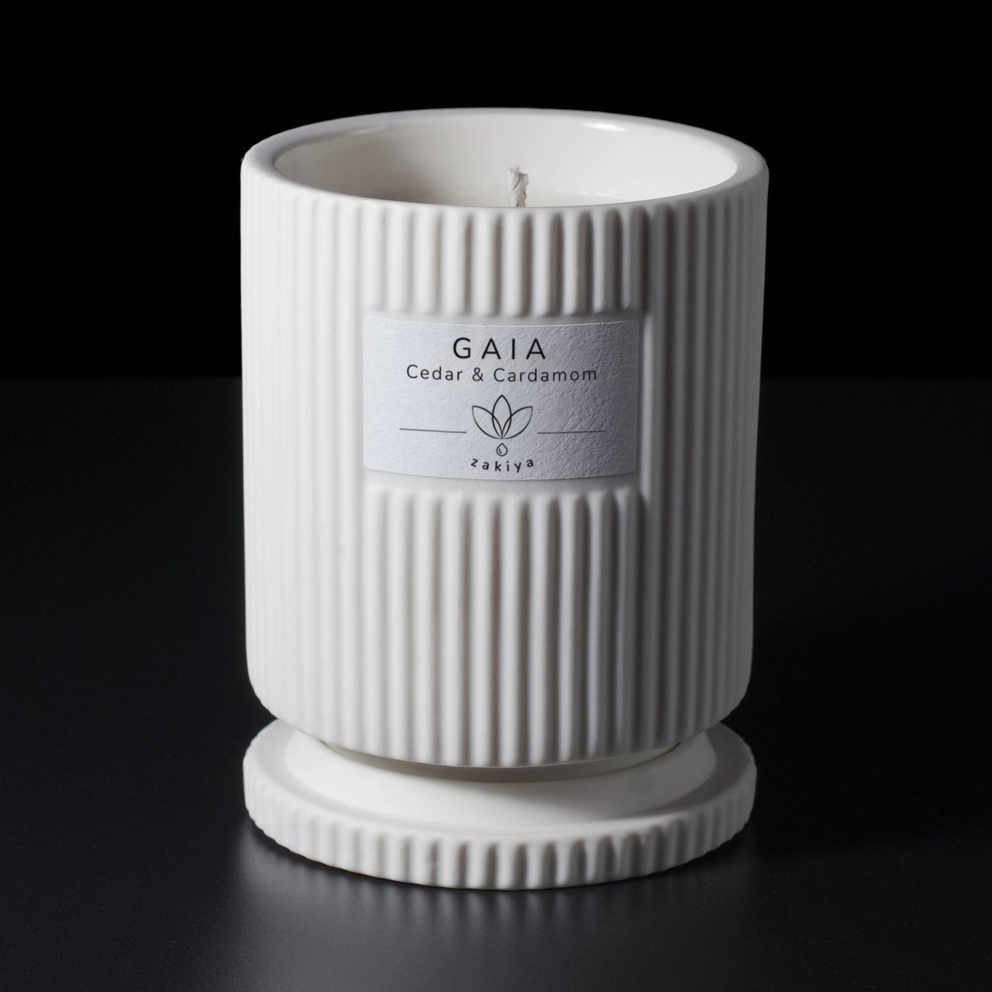 Gaia Classic Candle with lid at the bottom